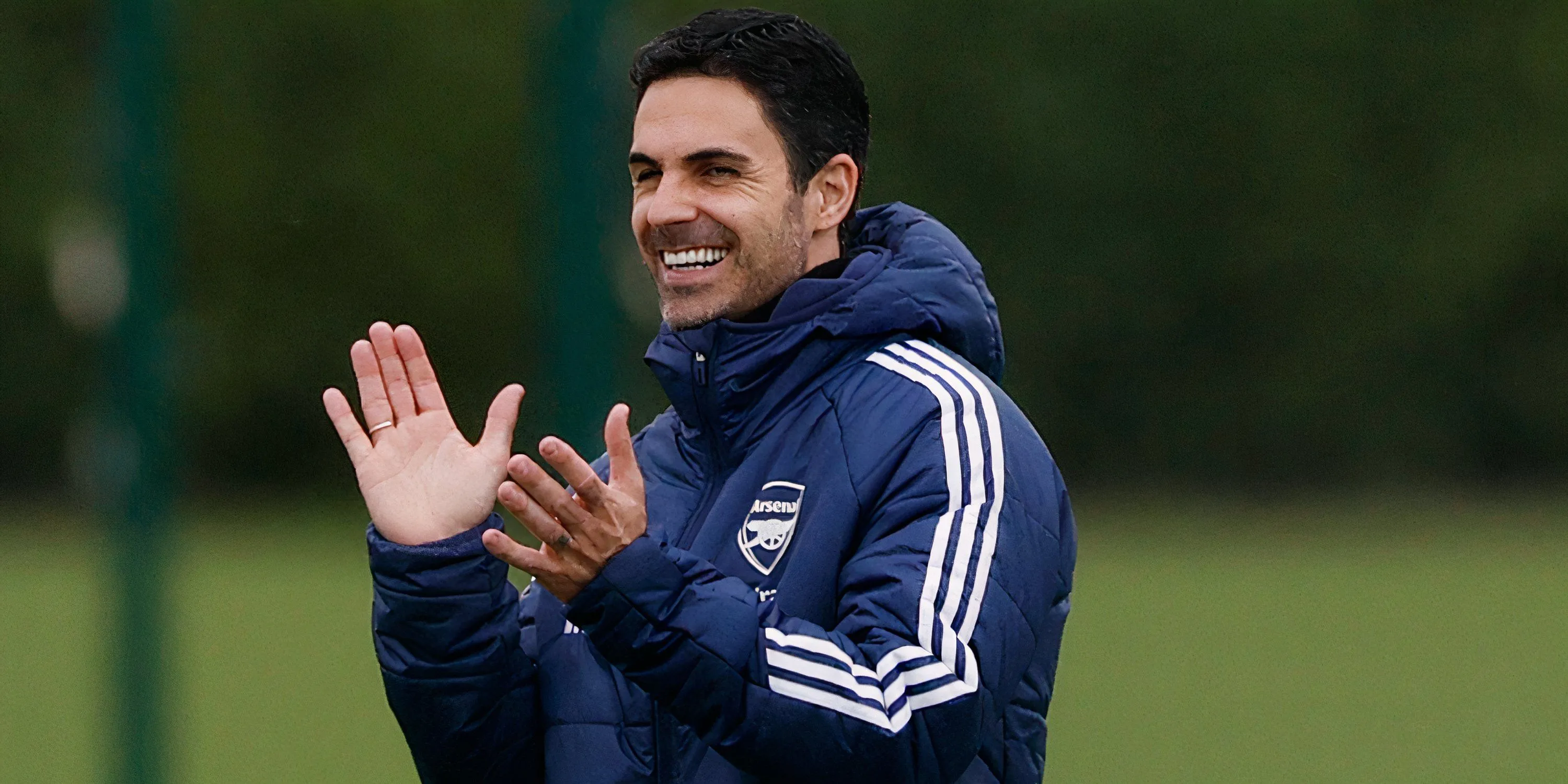 HLV Mikel Arteta chỉ đạo tập luyện cho Arsenal