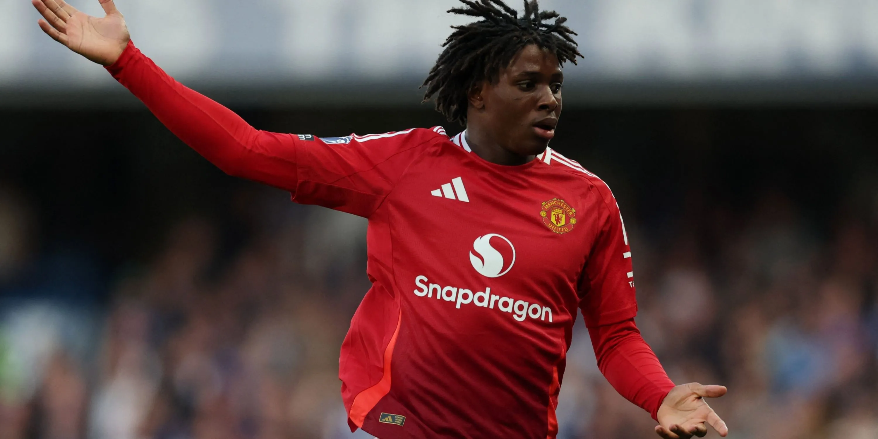 Patrick Dorgu dứt điểm trong trận giao hữu tiền mùa giải của Manchester United