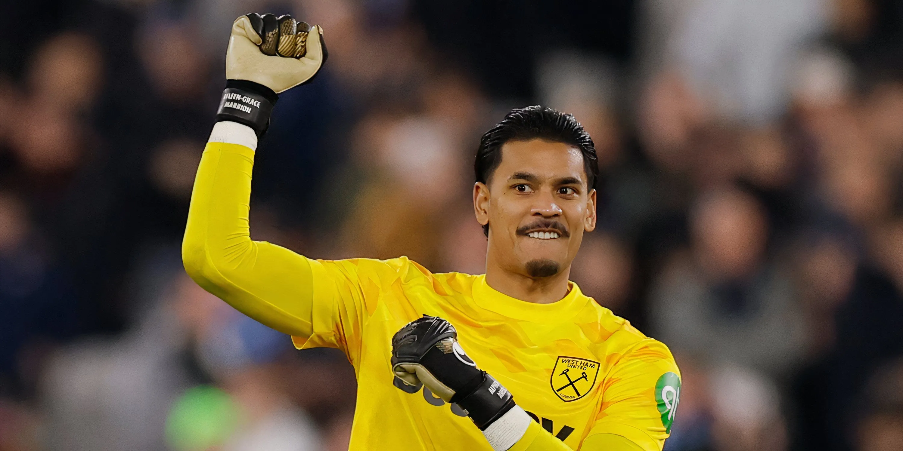 Thủ môn Alphonse Areola của West Ham United thi đấu tại Premier League