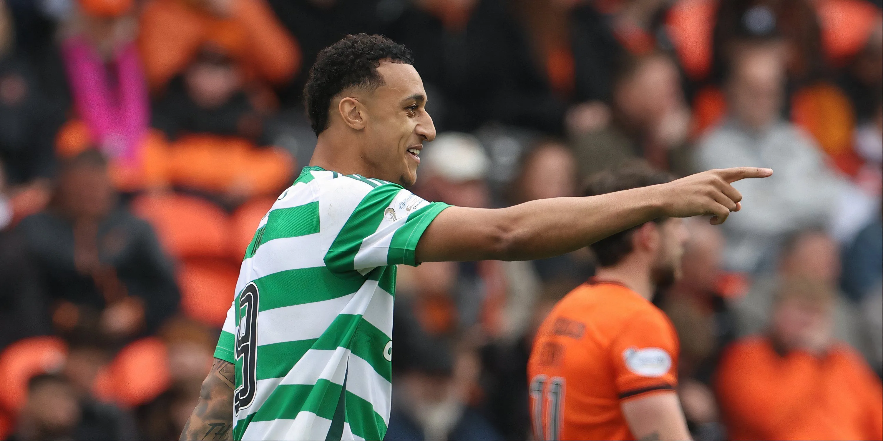 Tiền đạo Adam Idah của Celtic trong trận đấu với St Mirren