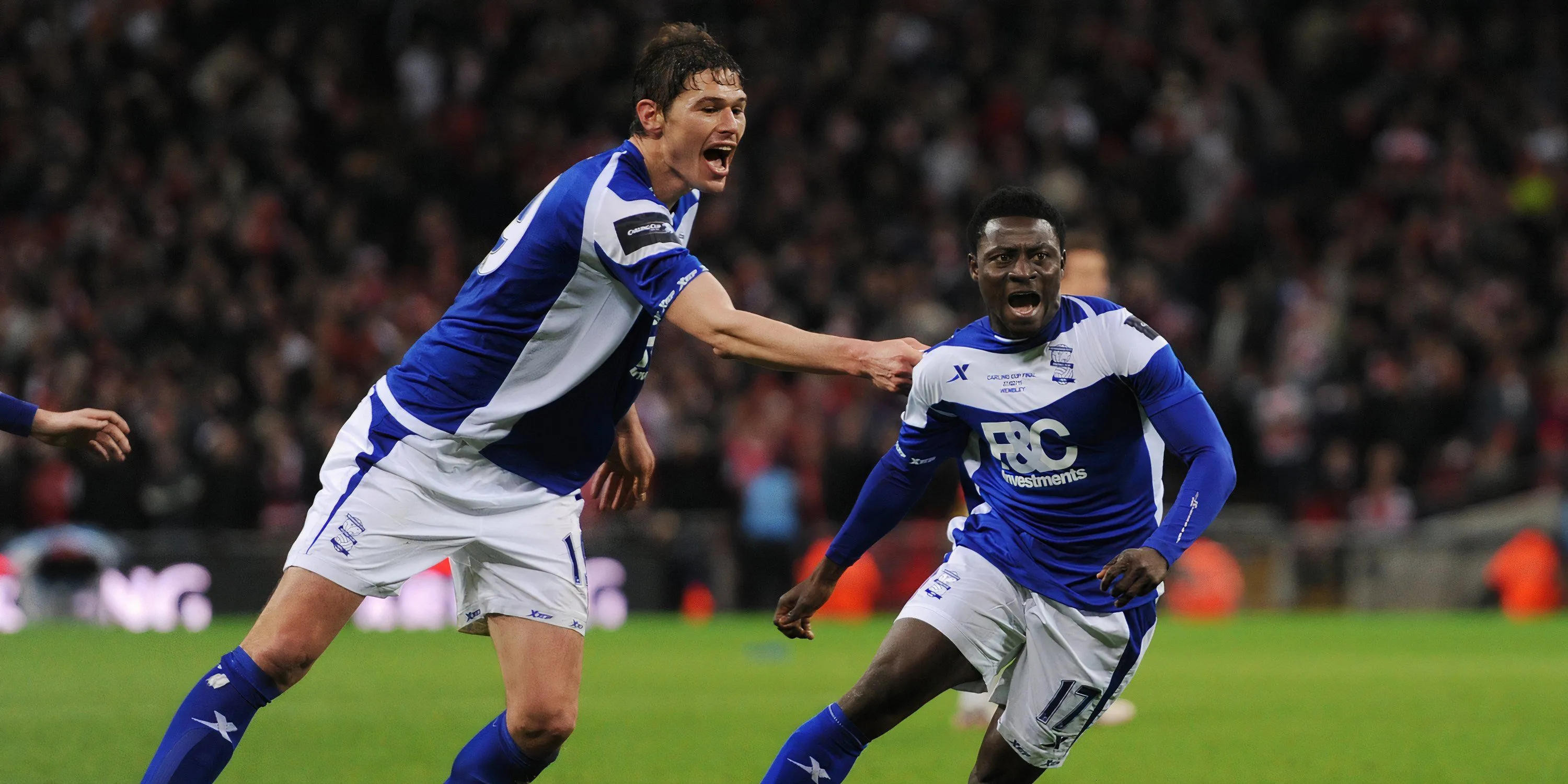 Tiền đạo Nikola Zigic ăn mừng bàn thắng trong màu áo Birmingham City
