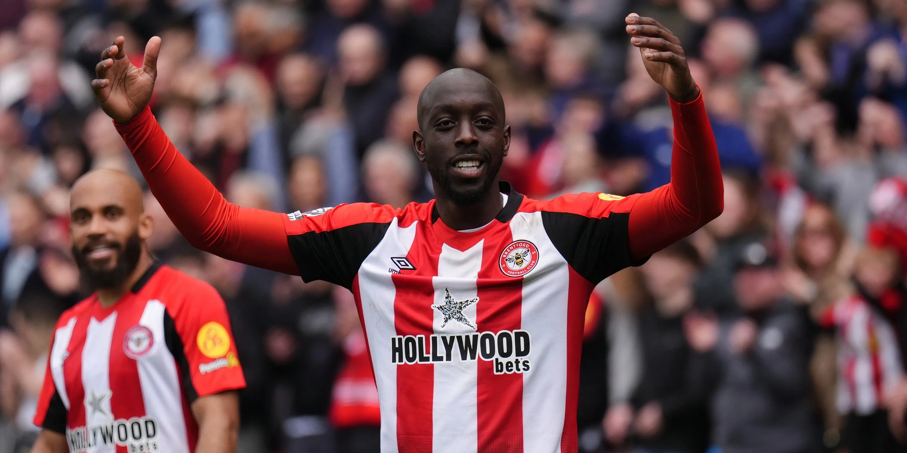 Tiền đạo Yoane Wissa ăn mừng bàn thắng cho Brentford