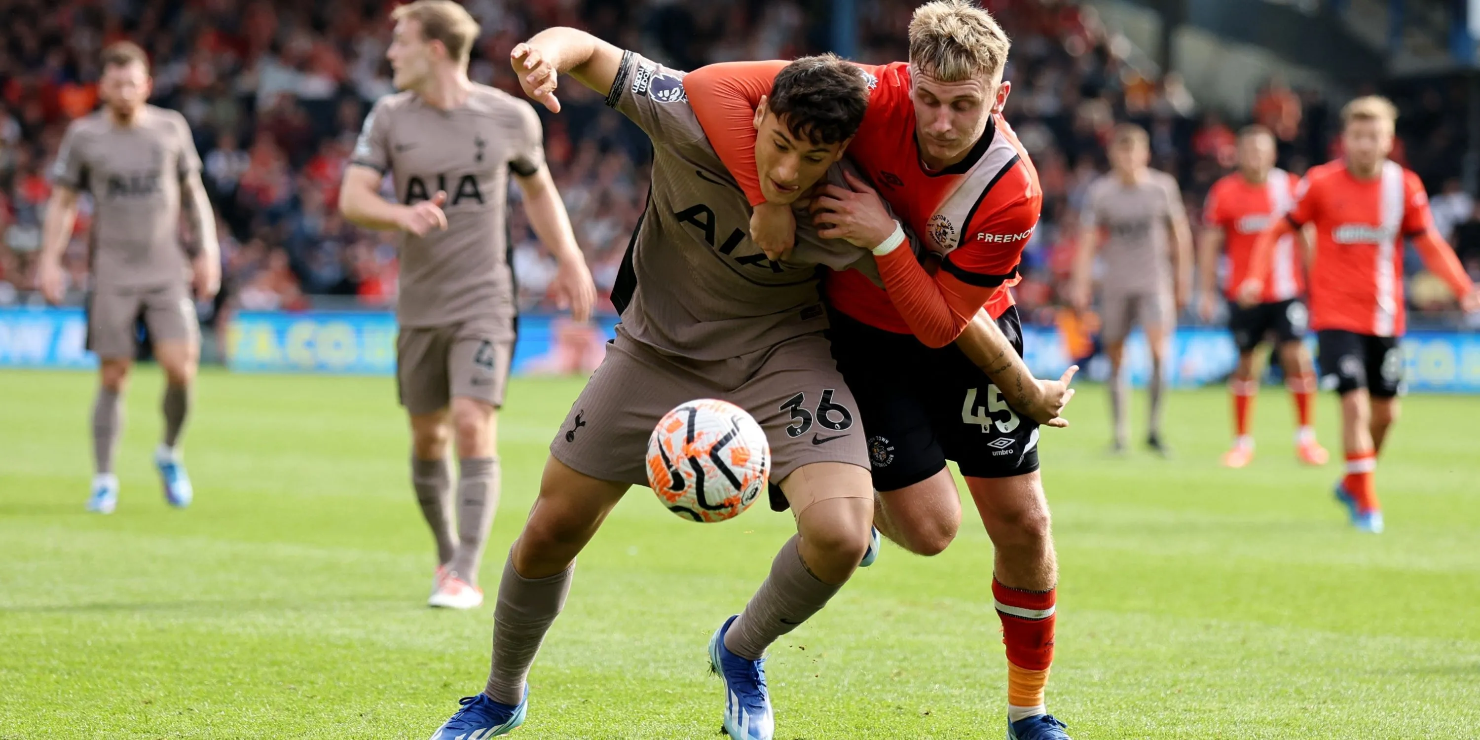 Alejo Veliz trong màu áo Rosario — tương lai mờ mịt tại Tottenham