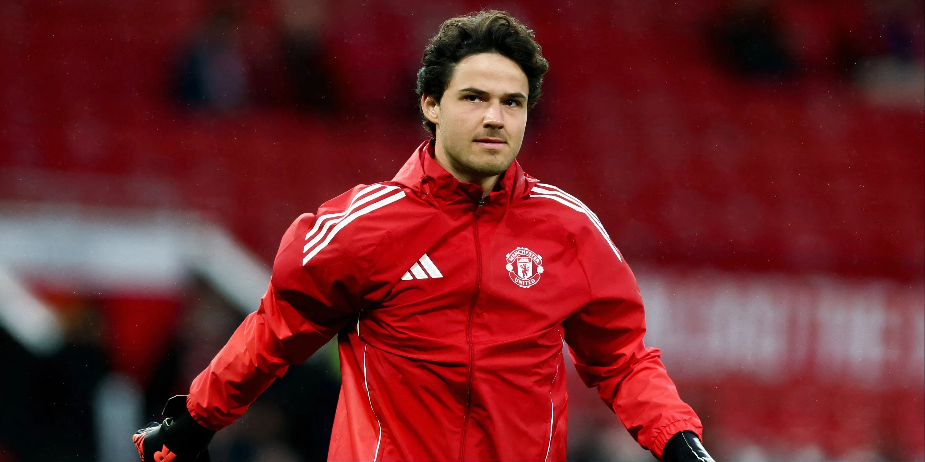 Lammens chuyền dài chính xác giúp Man United thực hiện ý đồ pressing và phản công