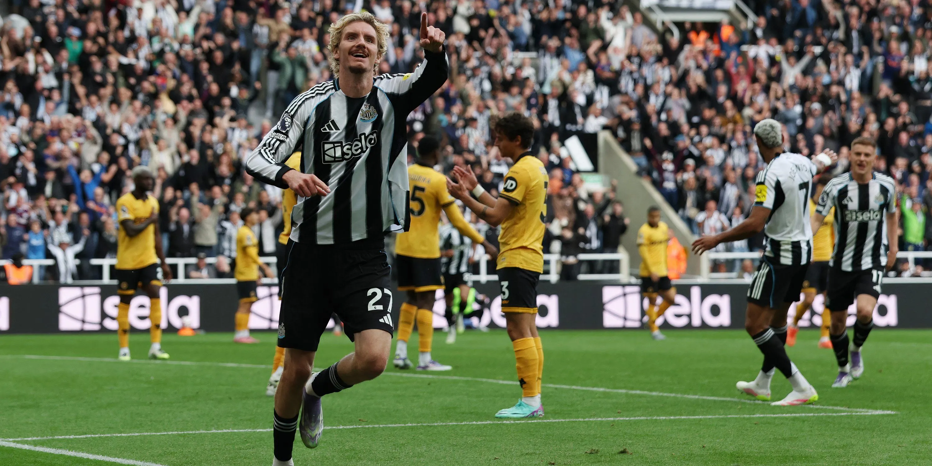 Nick Woltemade trong buổi tập cùng Newcastle, thể hiện kỹ thuật cá nhân và khả năng phối hợp