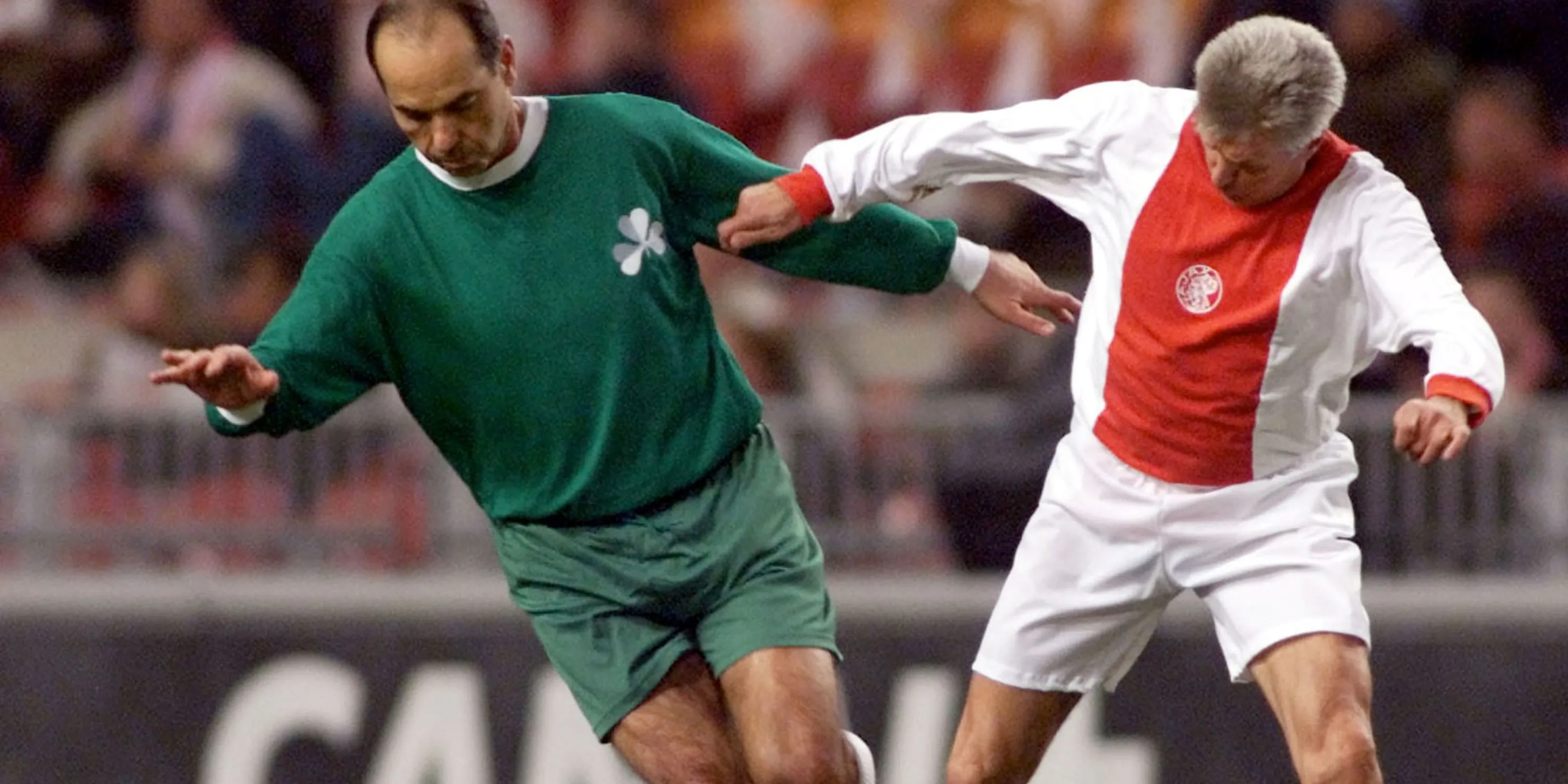 Wim Suurbier trong màu áo Ajax, hậu vệ phải phù hợp triết lý Total Football
