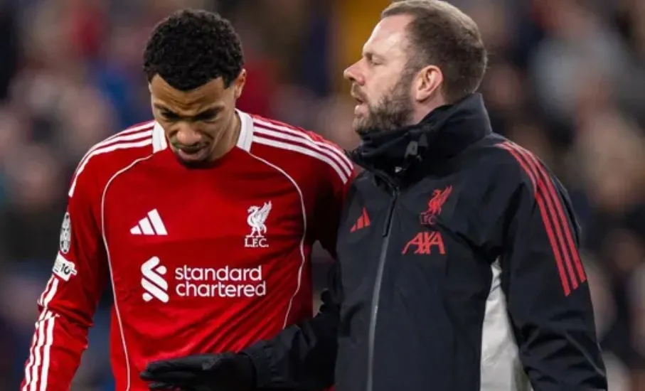 Ekitike dính chấn thương